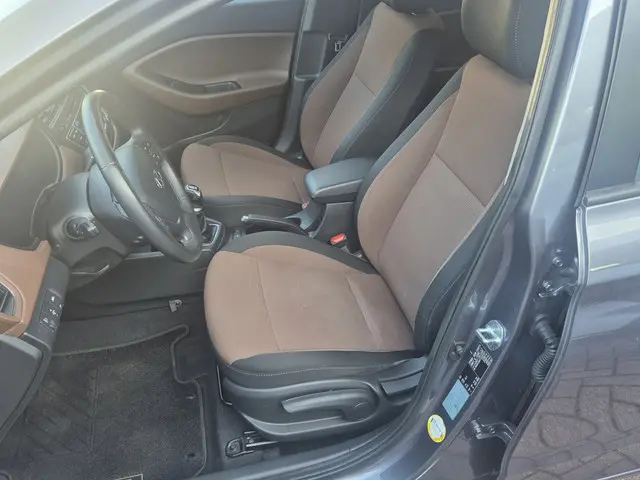 Hyundai i20 1.2 HP i-Motion Comfort 2015 Benzine 12
