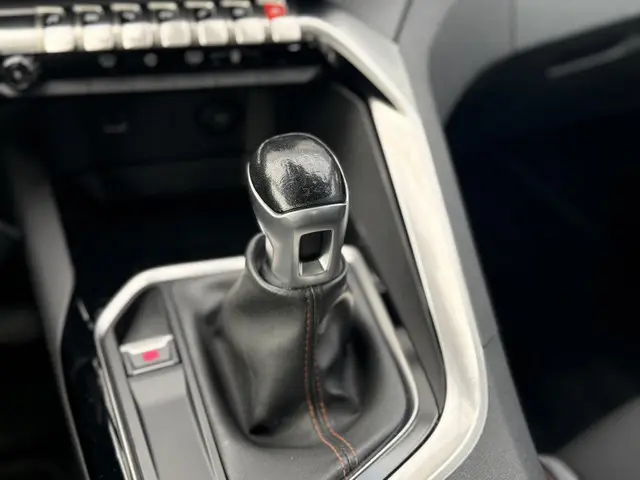 Peugeot 3008 1.2 PureTech Active 2017 Benzine 25