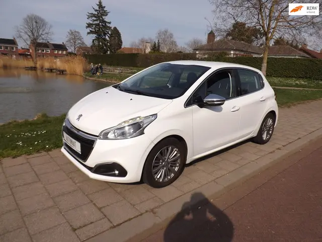 Peugeot 208 1.2 PureTech Première | AUTOMAAT 2016 Benzine