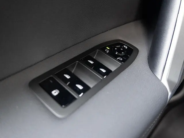 BMW iX xDrive45 2025 Elektrisch 32