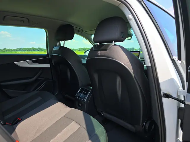 Audi A4 Avant 35 TFSI Pro Line 2019 Hybride Benzine 32