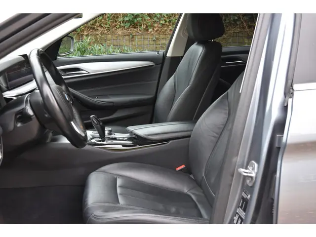 BMW 5 Serie Touring 520i Executive Edition 2019 Benzine 8