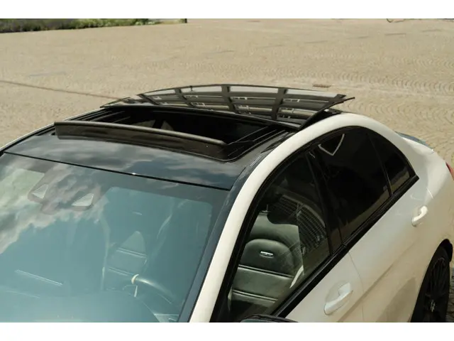 Mercedes-Benz C-Klasse AMG 63 S 2015 Benzine 12