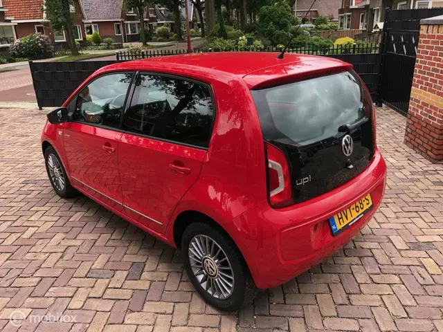Volkswagen up! 1.0 high up! BlueMotion 2013 Benzine 4