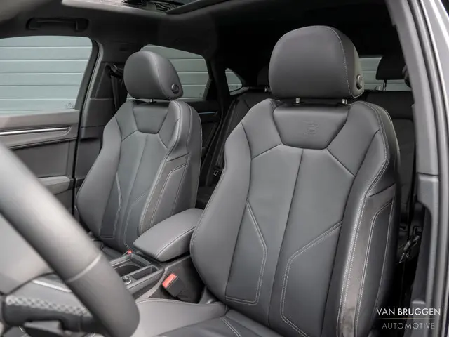 Audi Q3 Sportback 45 TFSI e S-Line 2022 Hybride Benzine 2