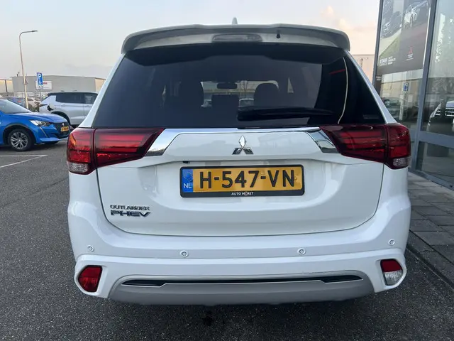 Mitsubishi Outlander 2.4 PHEV Pure + 2020 Hybride Benzine 3