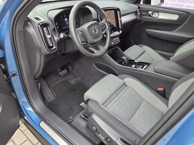 Volvo XC40 B4 197 pk Plus Dark Aut 2025 Benzine 7