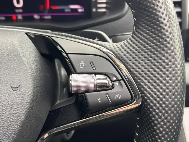 Škoda Karoq 1.5 TSI ACT Sportline Business 2023 Benzine 21