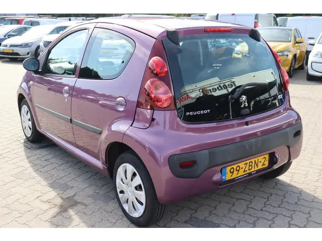 Peugeot 107 1.0 Active 2012 Benzine 8