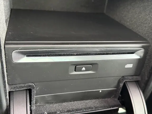 Volvo XC60 2.0 T6 AWD R-Design 2018 Benzine 44