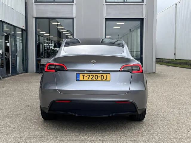 Tesla Model Y Long Range AWD 75 kWh 2023 Elektrisch 47
