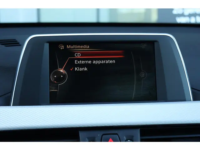 BMW X1 xDrive20i Executive 2017 Benzine 24