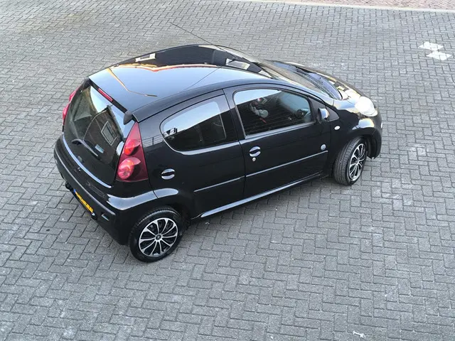 Peugeot 107 1.0 Envy 2013 Benzine 12