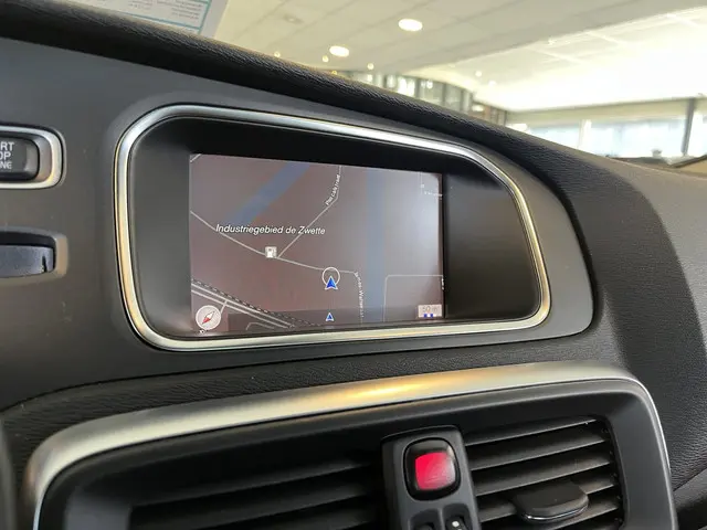 Volvo V40 Cross Country T3 Polar+ Luxury 2019 Benzine 24