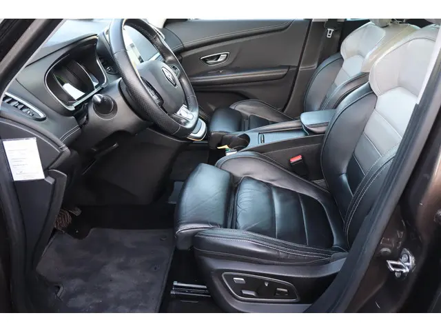 Renault Grand Scénic 1.6 dCi Initiale Paris 2018 Diesel 22