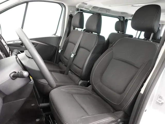 Renault Trafic Passenger 2.0 dCi 120 L2H1 2019 Diesel 23