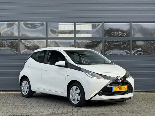 Toyota Aygo 1.0 VVT-I X-PLAY 2014 Benzine 15