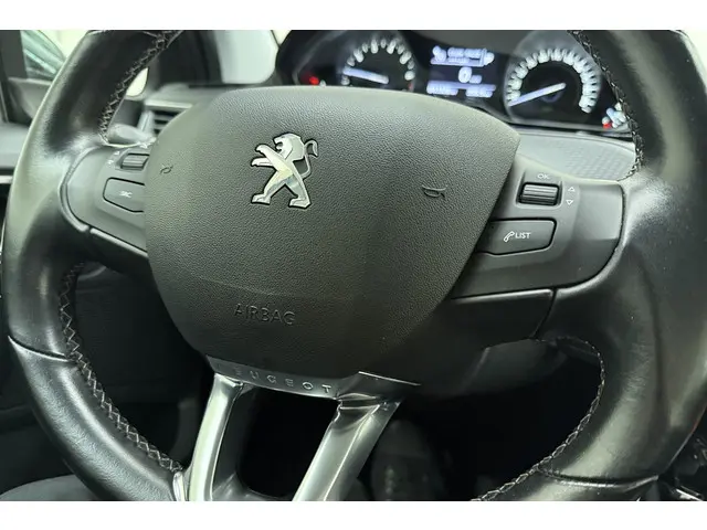 Peugeot 208 1.2 PureTech Allure 2018 Benzine 18
