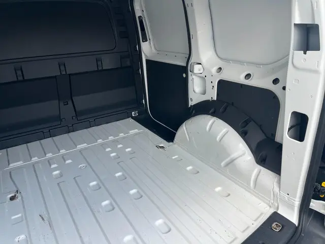 Volkswagen Caddy Cargo 1.5 TSI Style 2022 Benzine 25