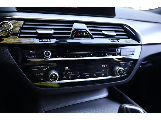 BMW 5 Serie M550i xDrive Executive 2018 Benzine 19