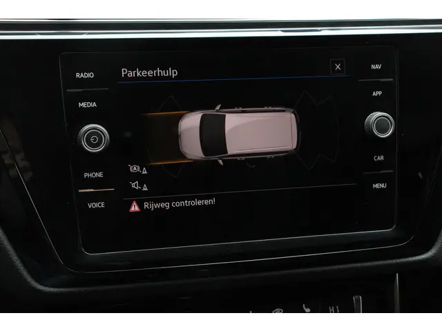 Volkswagen Touran 1.5 TSI DSG Highline 7p 2021 Benzine 3