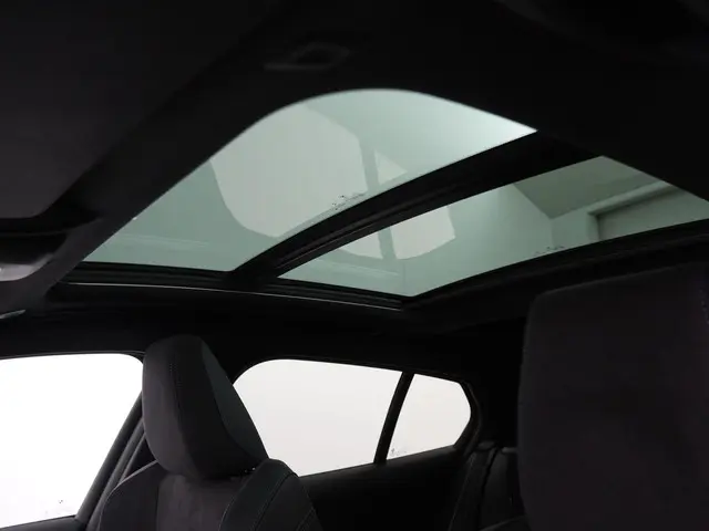 BMW 1 Serie 120 M Sport Design Edition 2025 Benzine 19