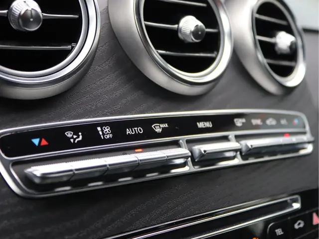 Mercedes-Benz GLC 220 d 4MATIC 2018 Diesel 49