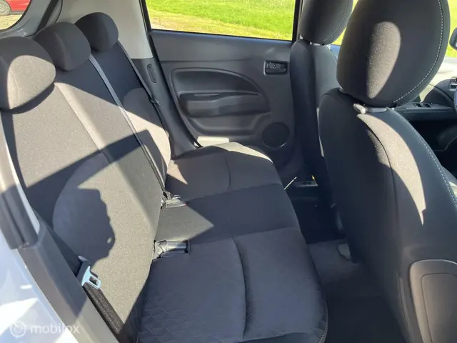 Mitsubishi Space Star 1.2 Dynamic 2023 Benzine 18