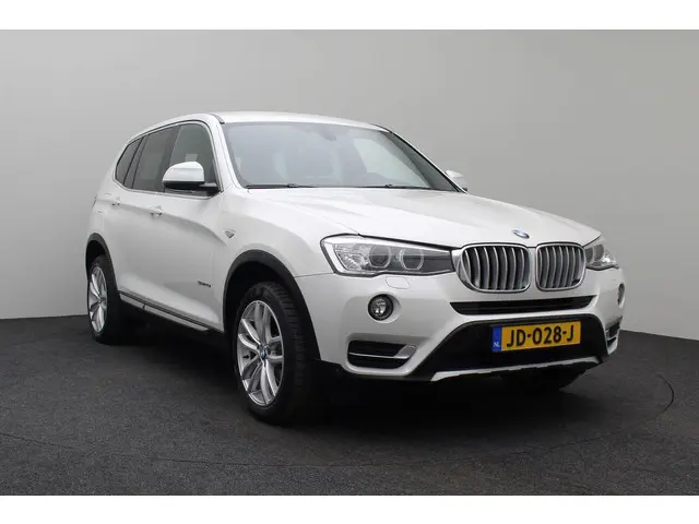 BMW X3 sDrive20i High Executive 2016 Benzine 23