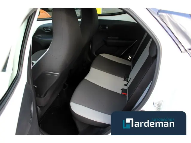Toyota Aygo 1.0 VVT-i x-play Automaat Camera 2017 Benzine 8