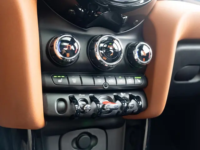 MINI 5-Deurs Cooper Aut. 2017 Benzine 29