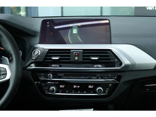 BMW X3 xDrive20i High Executive 2018 Benzine 38