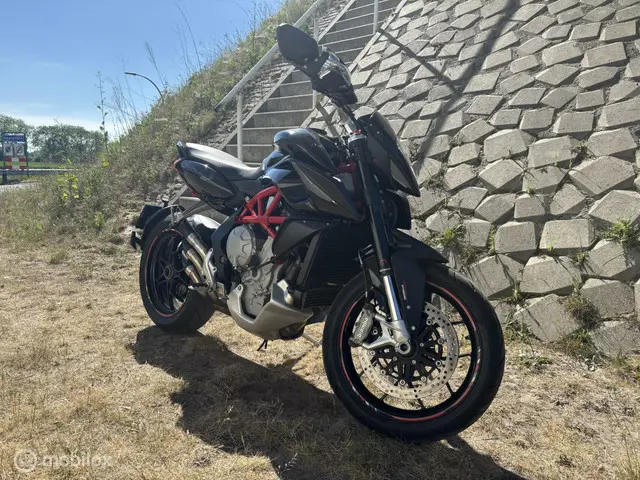 MV Agusta F3 800 Rivale 2016 Benzine 10