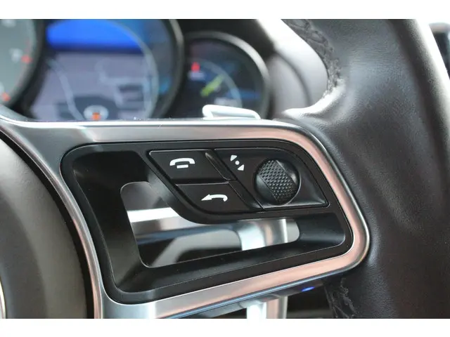 Porsche Cayenne 3.0 S E-Hybrid 2015 Hybride Benzine 60