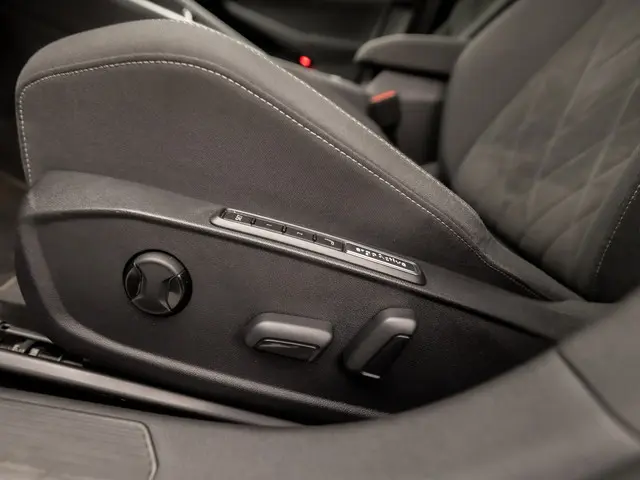 Volkswagen Golf 1.0 eTSI Sport 2020 Benzine 16