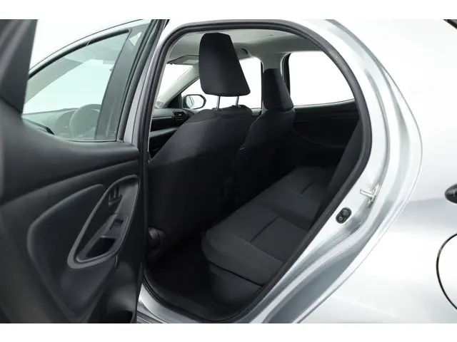 Toyota Yaris 1.5 Hybrid Active 2022 Hybride Benzine 33