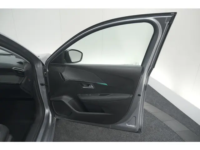 Peugeot 208 PureTech 100 Allure 2022 Benzine 63