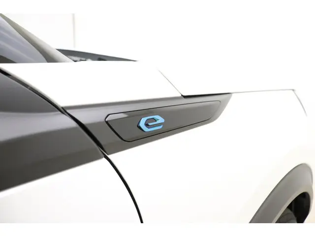 Peugeot e-2008 EV GT 50 kWh 2022 Elektrisch 16