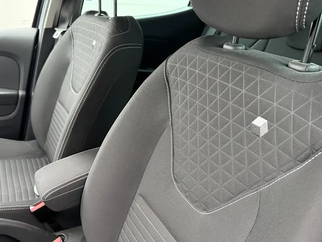 Renault Clio 0.9 TCe Limited 2017 Benzine 27