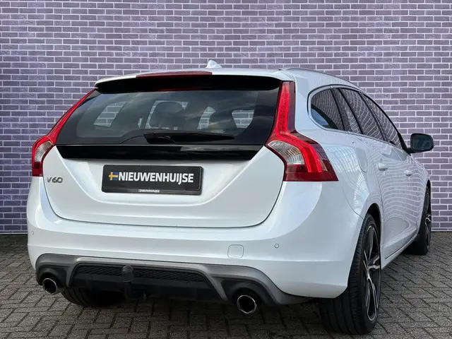 Volvo V60 2.0 T3 R-Design 2017 Benzine 3