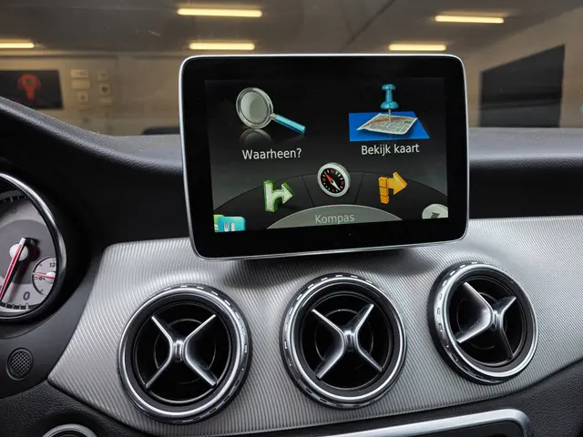 Mercedes-Benz GLA 180 Prestige 2015 Benzine 30