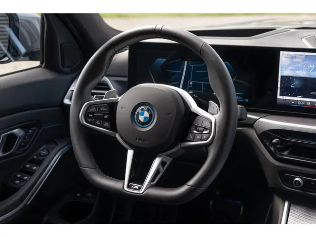 BMW 3 Serie Touring 330e 2024 Hybride Benzine 11