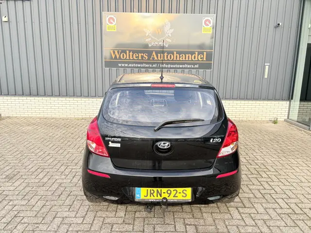 Hyundai i20 1.2i Business Edition *AC 2014 Benzine 8