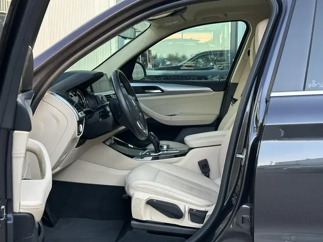 BMW X3 xDrive20i High Executive 2018 Benzine 12