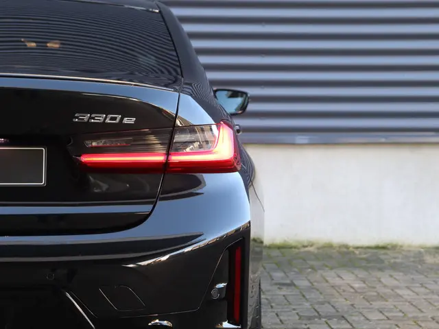 BMW 3 Serie 330e Sedan 2025 Hybride Benzine 37