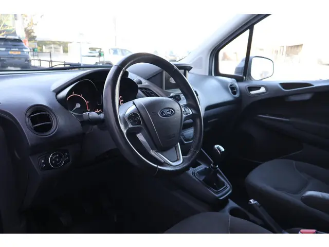 Ford Transit Courier 3