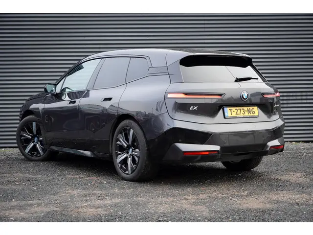 BMW iX xDrive40 Excellence 77 kWh 2022 Elektrisch 13