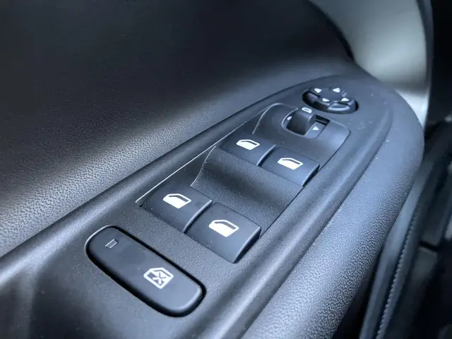 Jeep Avenger 1.2T 100 ALTITUDE 2024 Benzine 25