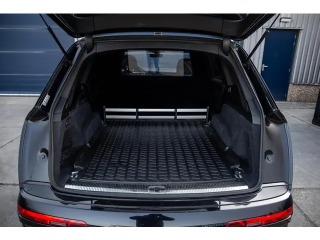 Audi Q7 SQ7 S-Line Grijs kenteken 2020 Diesel 17