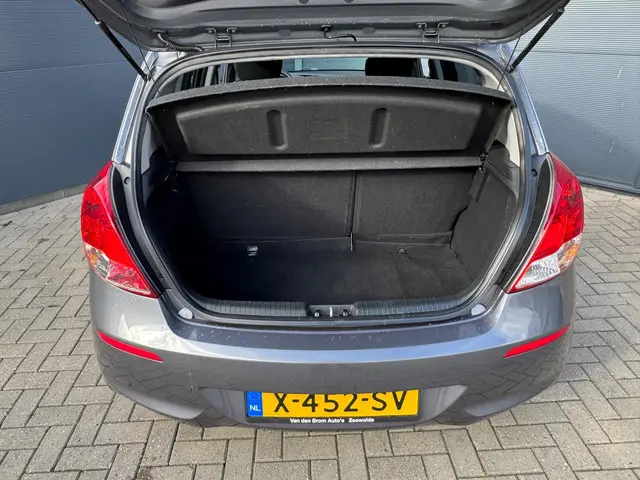 Hyundai i20 1.2 HP i-Motion / Led / Airco 2014 Benzine 17